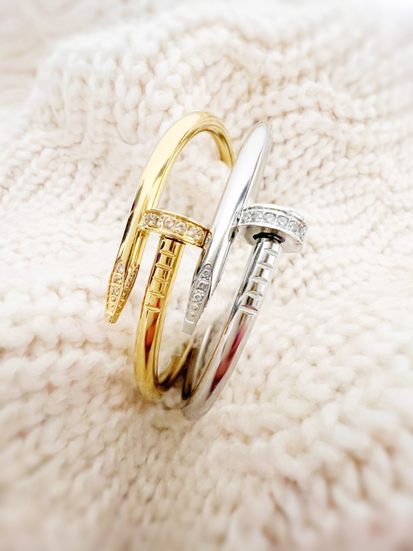 Nail bangle with diamonds