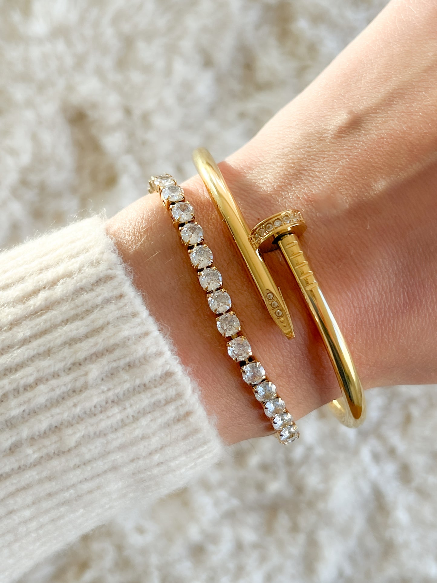 Nail bangle with diamonds