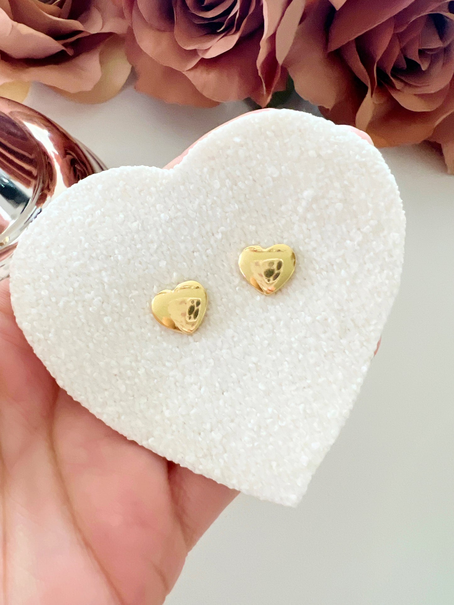 Plain heart studs