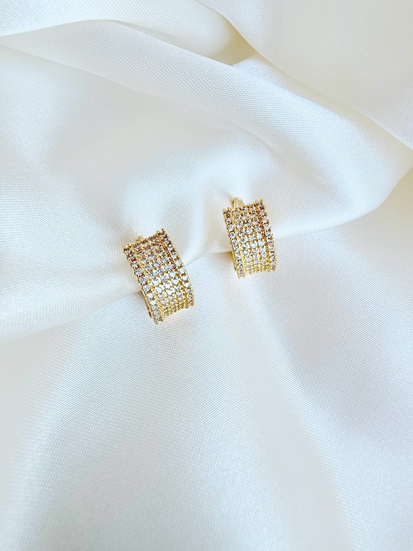 Luxury Hoops - Jewelry Maktub LLC