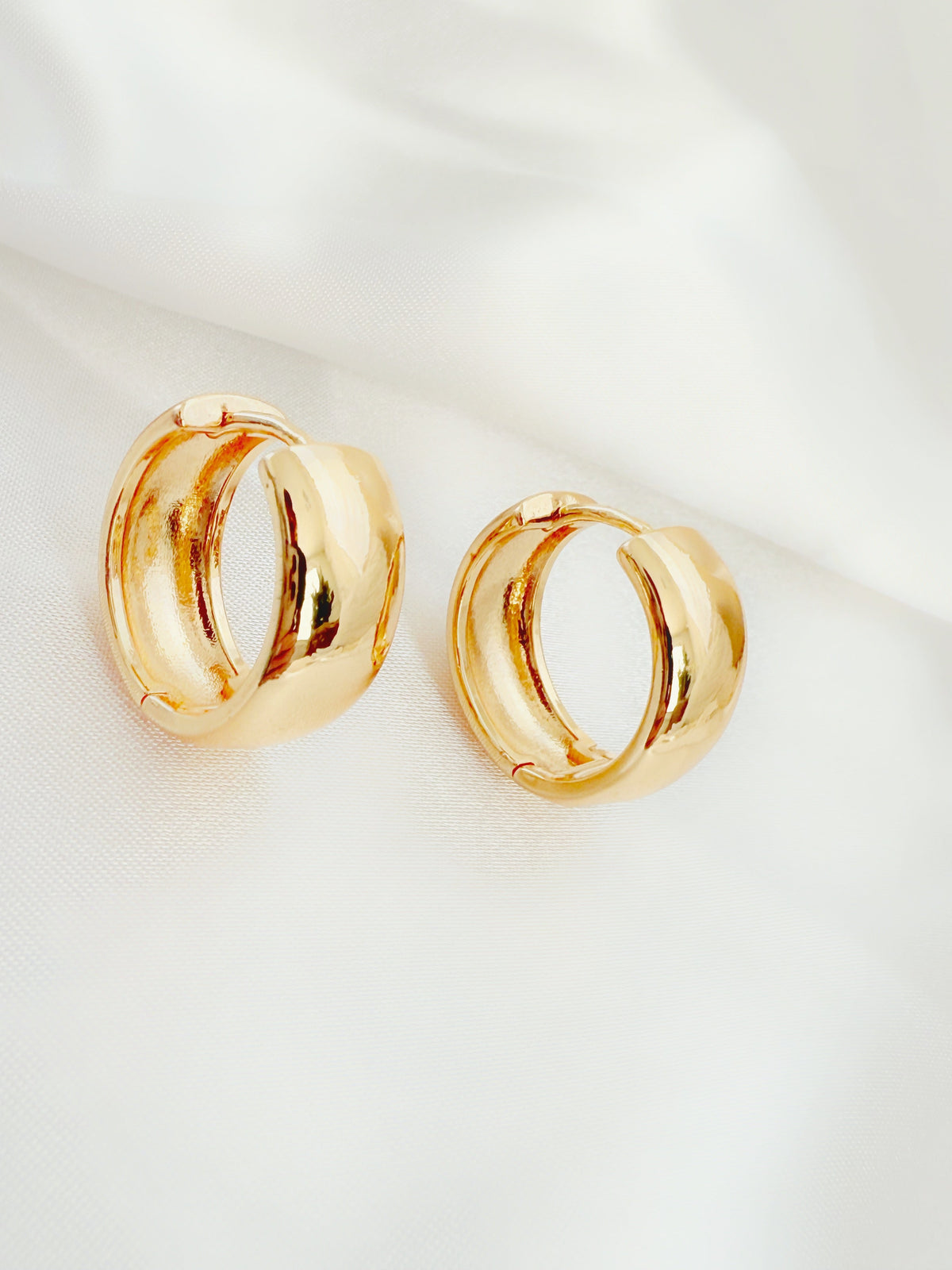 Olivia Hoops - Jewelry Maktub LLC