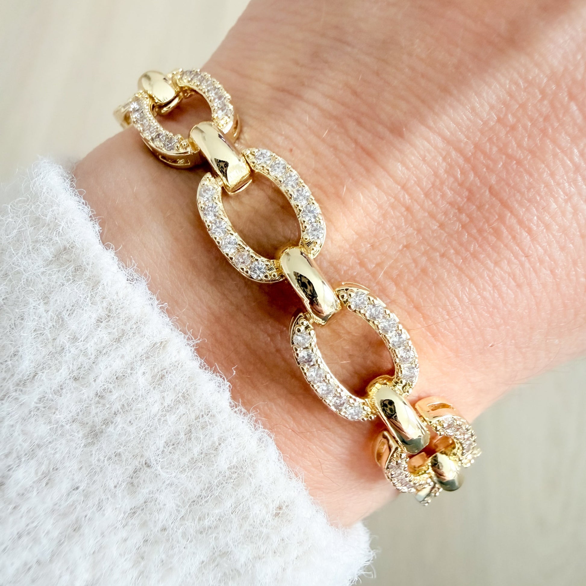 Pavé Oval Link Bracelet - Jewelry Maktub LLC