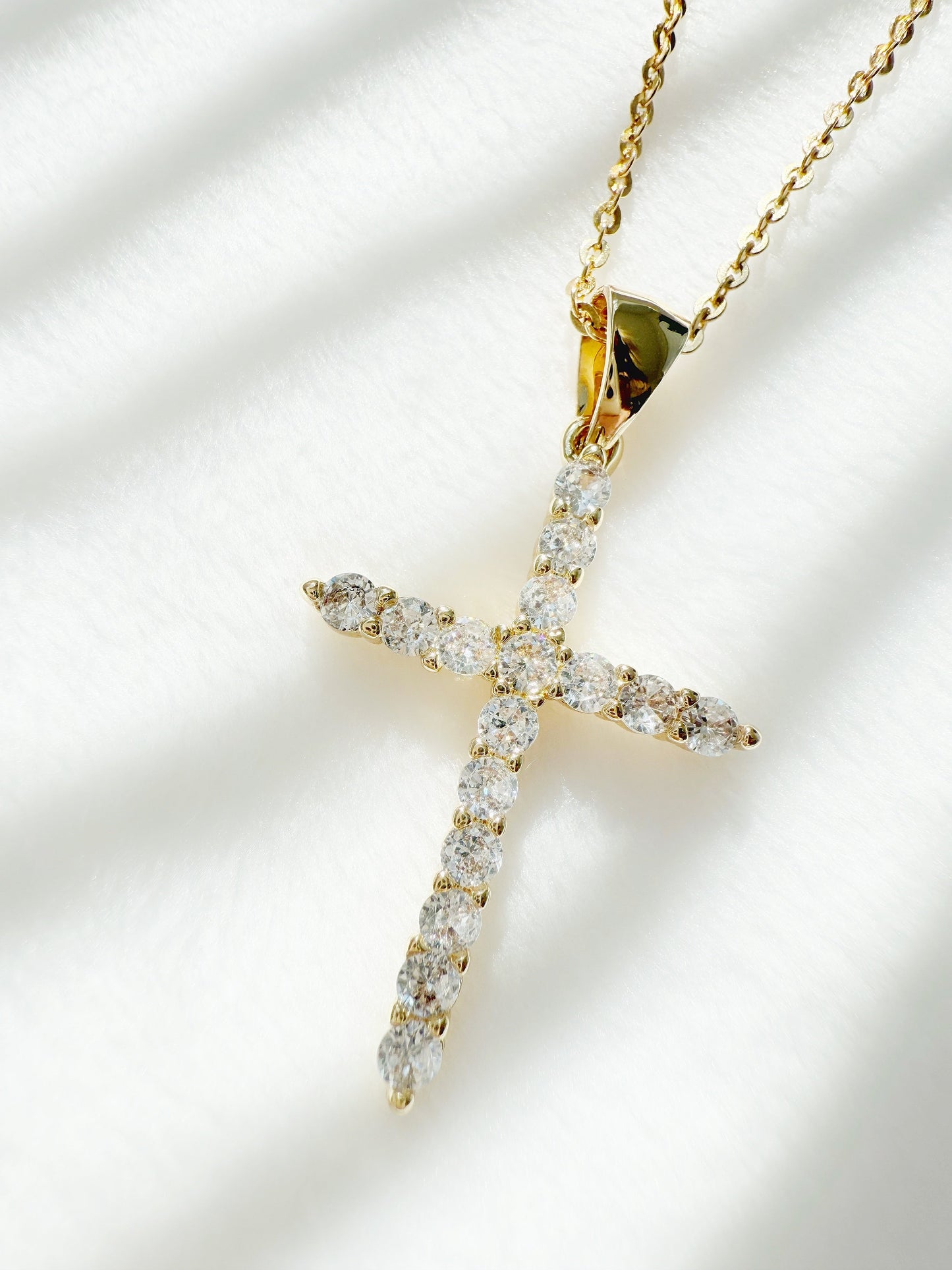 The cross - Jewelry Maktub LLC